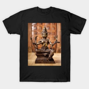 Shiva god statuette T-Shirt